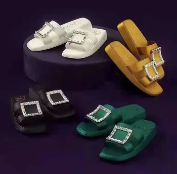 Koovan Žien Rhinstone Papuče Lete roku 2021 Nové Dievčatá Topánky Diamond Námestie Pracky Topánky Ploché Hodváb Candy Nosiť Sandále