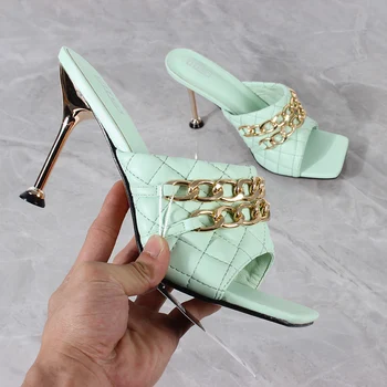 Vysoké podpätky sandále 2021 lete nové stiletto kovové reťaze dekorácia PU diamond materiál, módne party papuče 9.5 CM