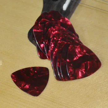Veľa 50pcs Red Pearl 0.71 mm 0.96 mm Veľké, Zaoblené Trojuholník Celuloid Gitara Výbery