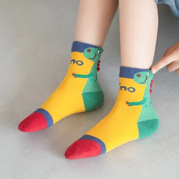 Chlapci a Dievčatá Ponožky Roztomilý Kreslený Dinosaura Vzor Posádky Ponožky pre 3-12 Rokov Deti Atletický Mäkké Pohodlné Bavlnené Ponožky 4 Páry