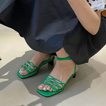 2021 Nové Letné Ženy Sandál Topánky Móda Úzke Pásmo Väzbe Dámy Gladiator Topánky Námestie Žena Nízkom Podpätku Bežné Šaty List