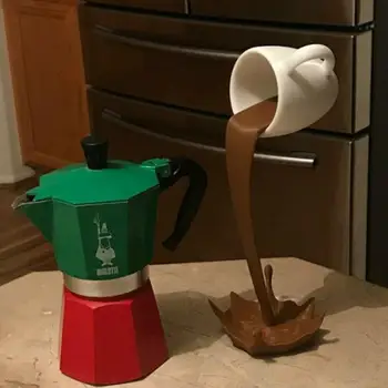 4 Farby, Kreatívne 3D Plávajúce Rozliatiu Šálku Kávy Socha Rozliatiu Coffe Liatím Splash Dekor Bar, Kaviareň v Kuchyni Jedinečné Remeslo